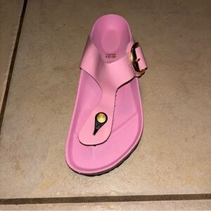 Birkenstock Gizeh ‼️ONE LEFT SHOE‼️Big Buckle Fondant Pink Leather Sandals